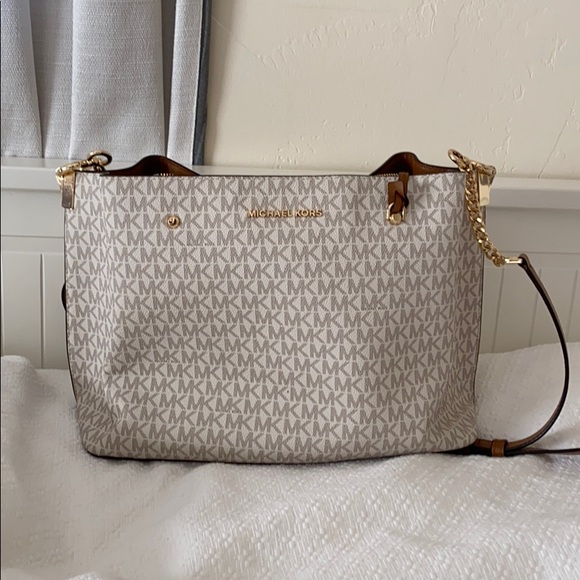 Michael Kors Purse - Picture 1 of 6